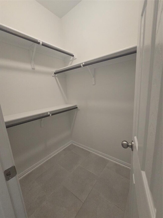 Building Photo - 520 Falkland Trace
