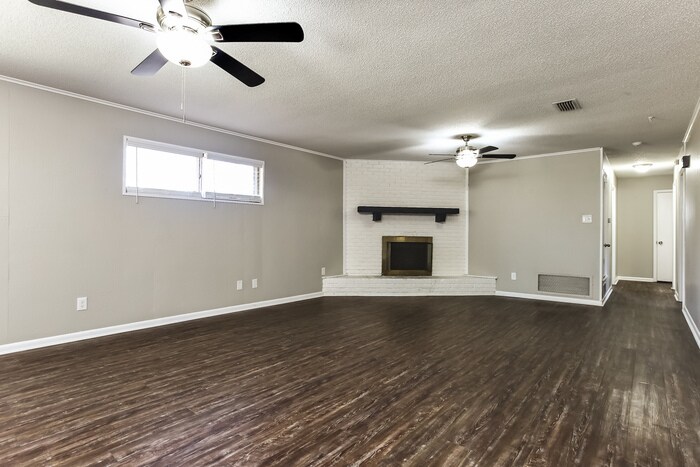 Building Photo - 22 Single Oaks Dr