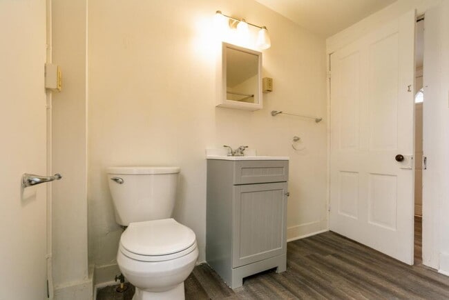 Building Photo - 333 Madison St