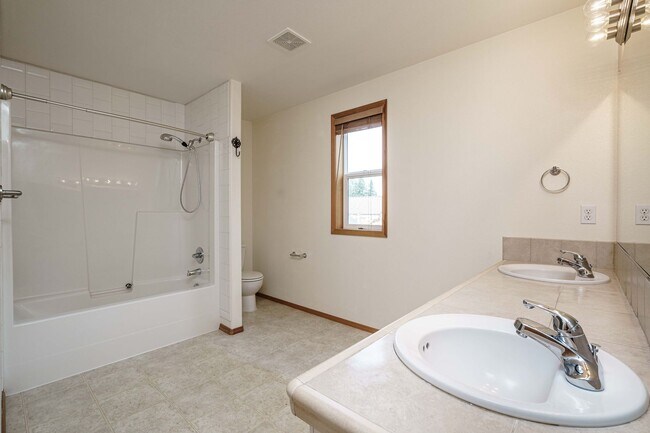 Building Photo - 3 bedroom 2.5 Bath - On Dead End Street - Low Maintenance Fenced Yard - Community Center with Swi...