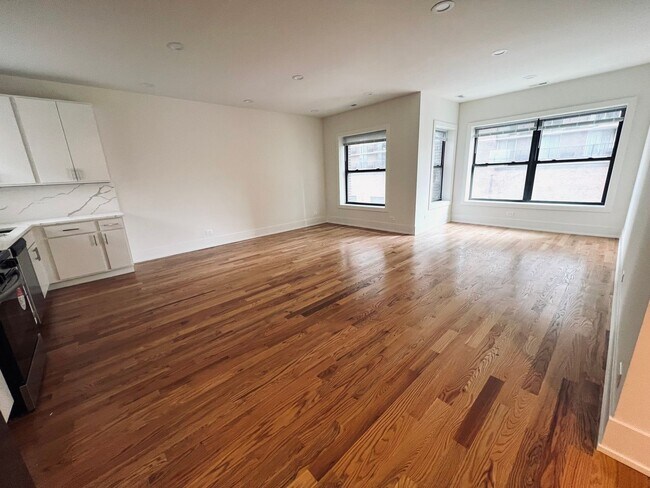 Building Photo - New Renovation 2 BR/2 BA right by the lake!