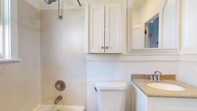 Building Photo - One Bedroom Available for Long Term Rent a...