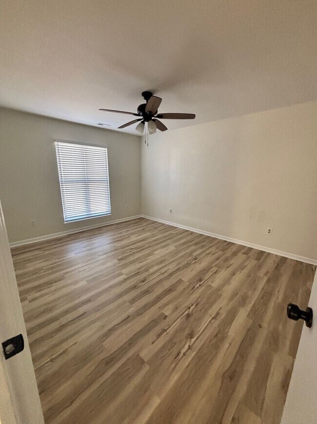 Building Photo - Newly Updated 2 bedroom Home