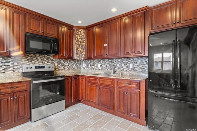 Building Photo - 675 S Long Beach Ave