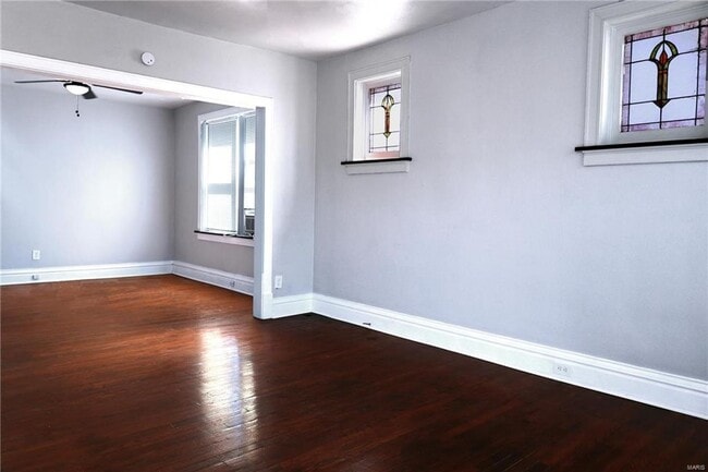 Building Photo - 4915/4917 Lindenwood Ave