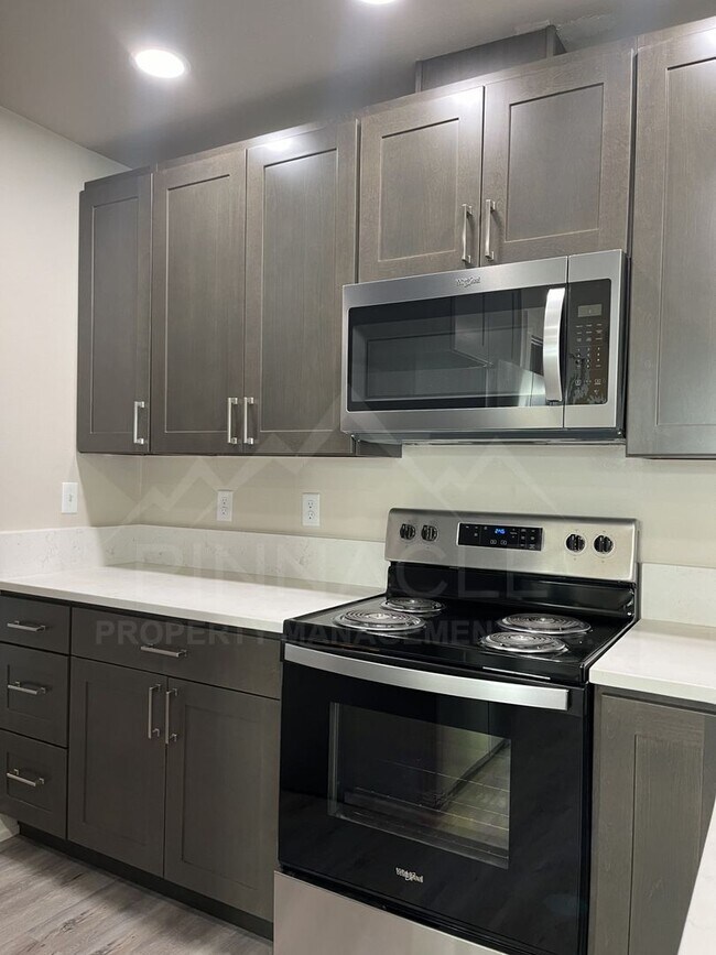 Building Photo - 1-5 1/2 Chicago Ave