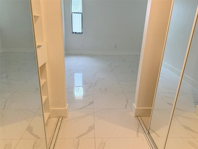 Building Photo - 6800 Cypress Rd