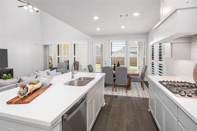 Building Photo - 9600 Acorn Ln