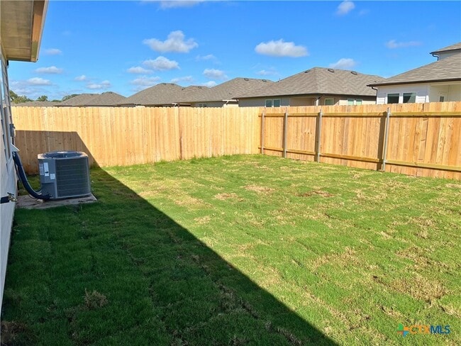 Building Photo - 937 Armadillo Dr