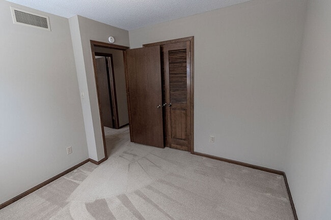 Building Photo - 306 W Briarwood Ln