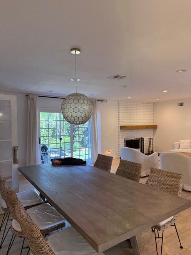Building Photo - Prime Ojai Location!