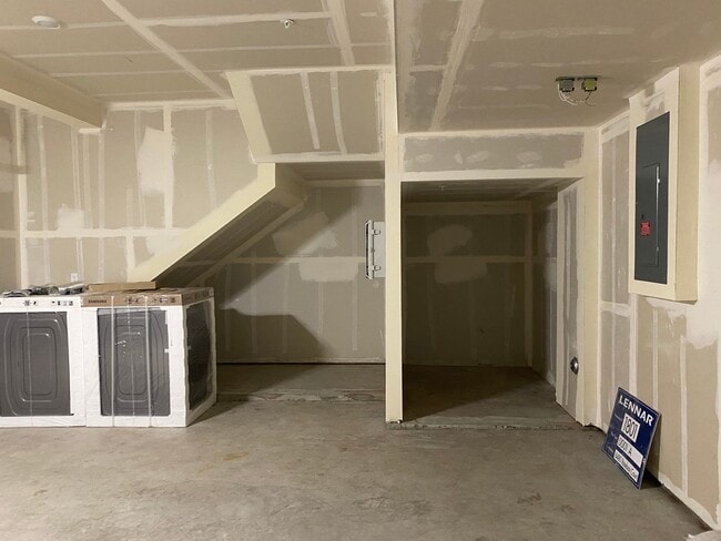 Building Photo - Boulevards End Unit Townhouse, 3 Bed / 2.5 Bath, Amenities, Close to 580 - Short term lease throu...