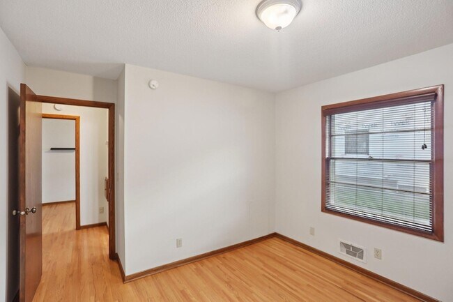 Building Photo - 3705 Colorado Ave S