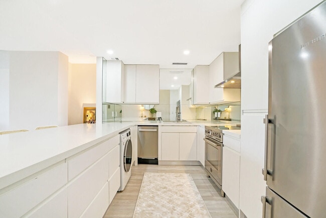 Building Photo - 354 Chilean Ave