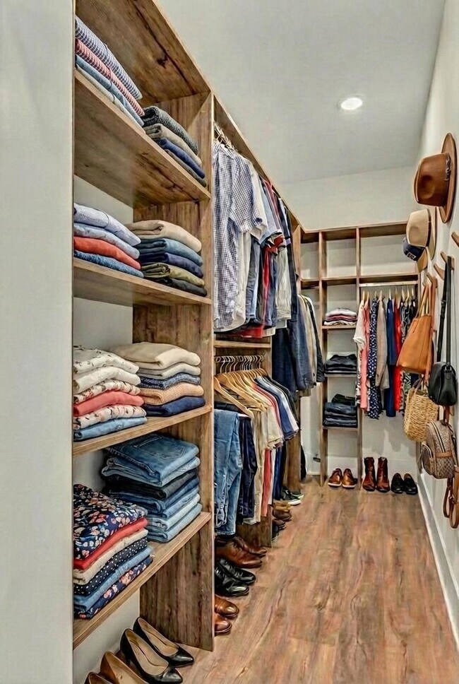 Building Photo - 4846 S St Lawrence Ave