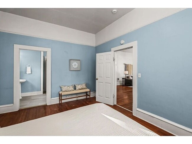 Building Photo - 511 Madison St