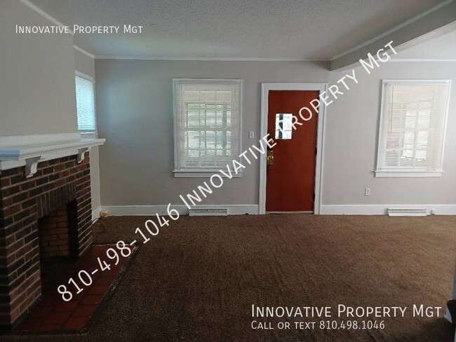 Building Photo - Large 3-4 bedroom home with closed in porch.