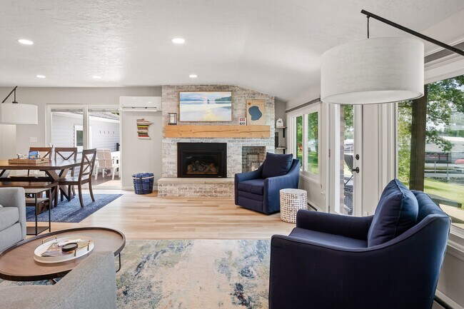 Living Area - 27166 Little Floyd Lake Rd