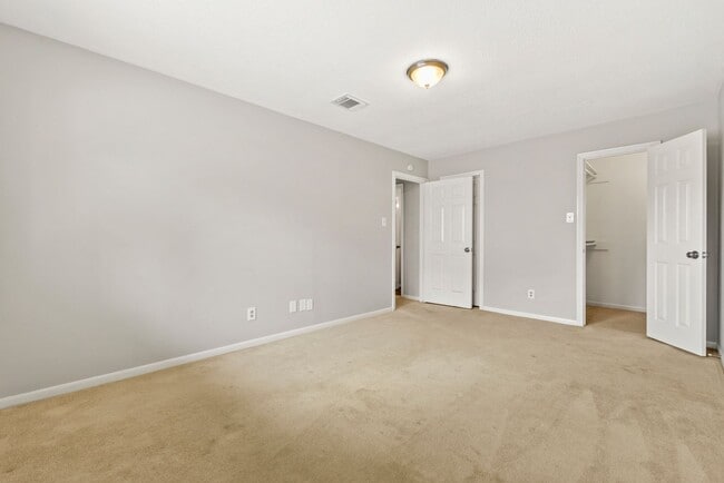 Building Photo - Spacious and Full of Character -  3,000+ S...