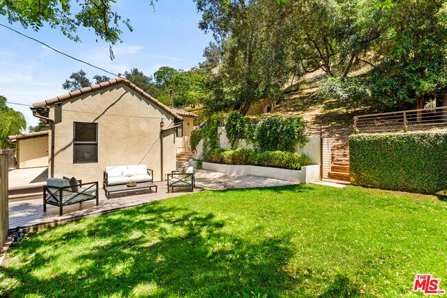 Building Photo - 8836 Wonderland Ave