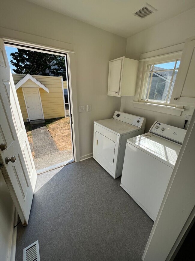Building Photo - 3bd/1ba Craftsman in Tacoma
