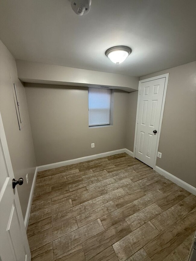 Building Photo - 312 Burbank St SE