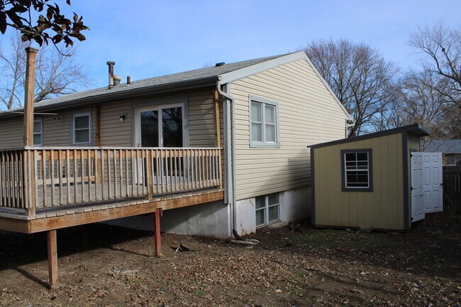 Building Photo - Spacious and inviting 5-bedroom, 2.5-bath home located in Kansas City, MO