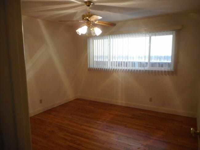 Building Photo - 33 E Robinson Ave