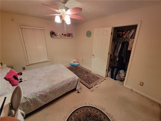 Building Photo - 1002 Cedar Trce SW