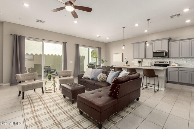 Building Photo - 1535 E Dublin St