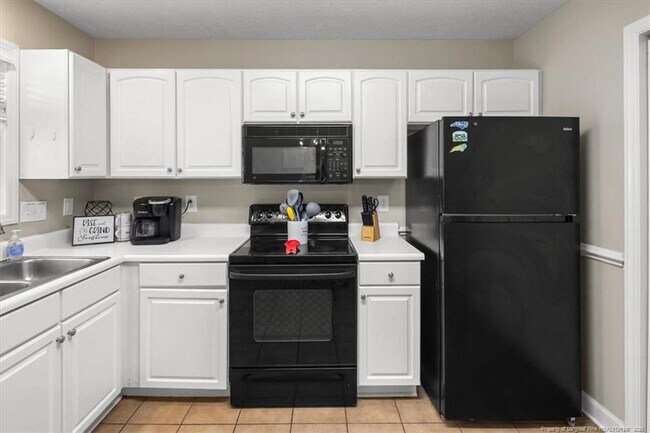 Building Photo - 421 Cityview Ln