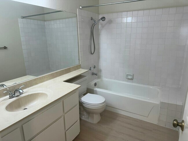 Building Photo - 1891 Lakebird Dr