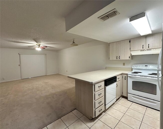 Building Photo - 69 Village Dr