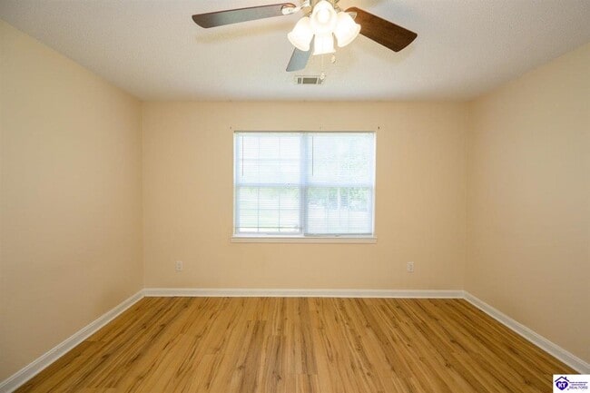Building Photo - 806 Edgebrook Dr