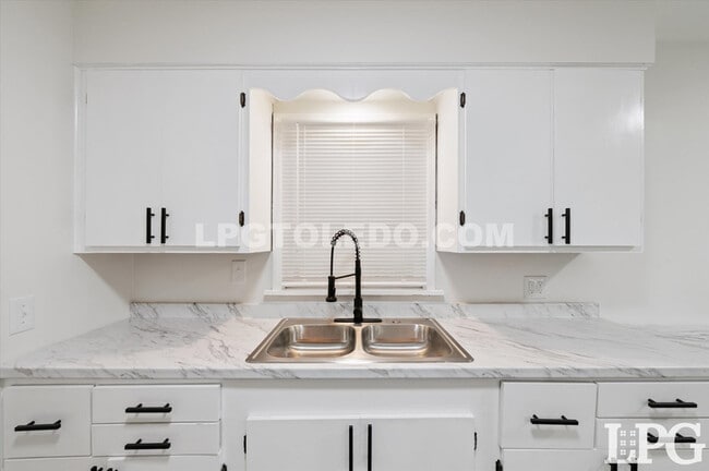 Building Photo - 3714 Wallwerth Dr