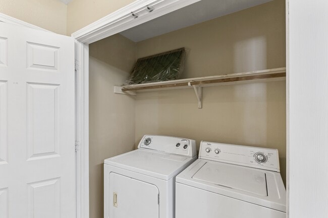 Building Photo - 912 Willow Pond St