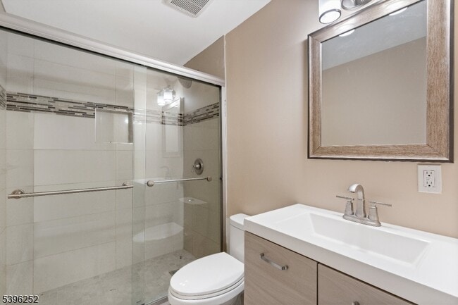 Building Photo - 57 Elm St