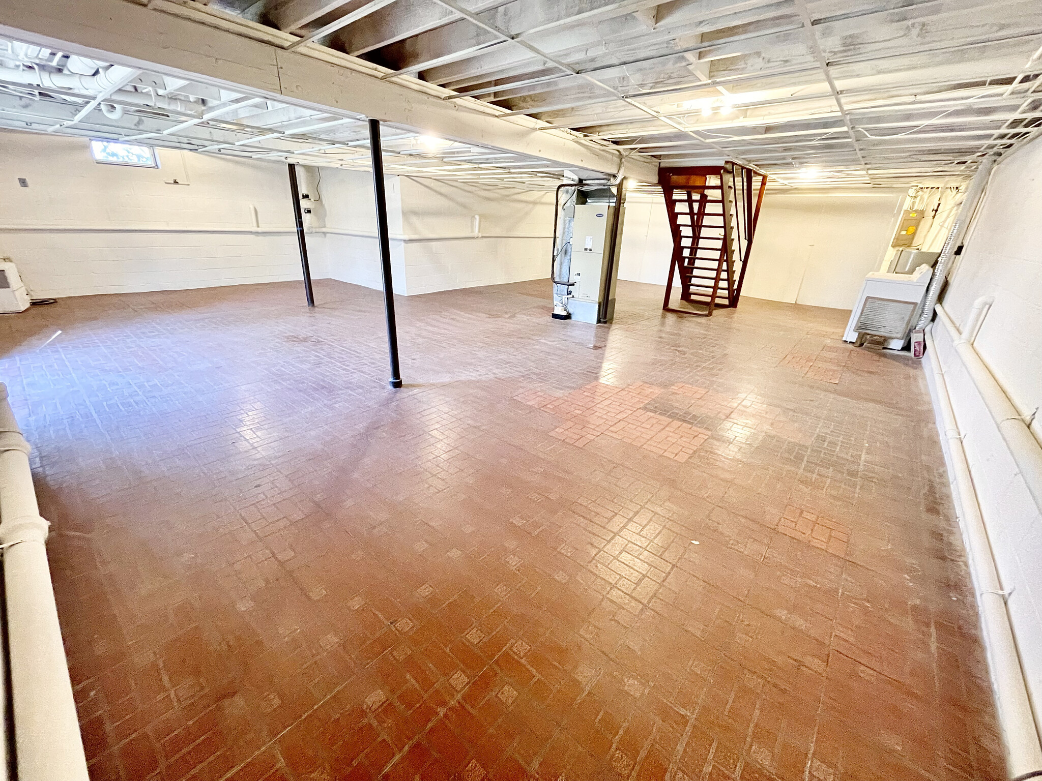 Basement - 21628 Parker Rd