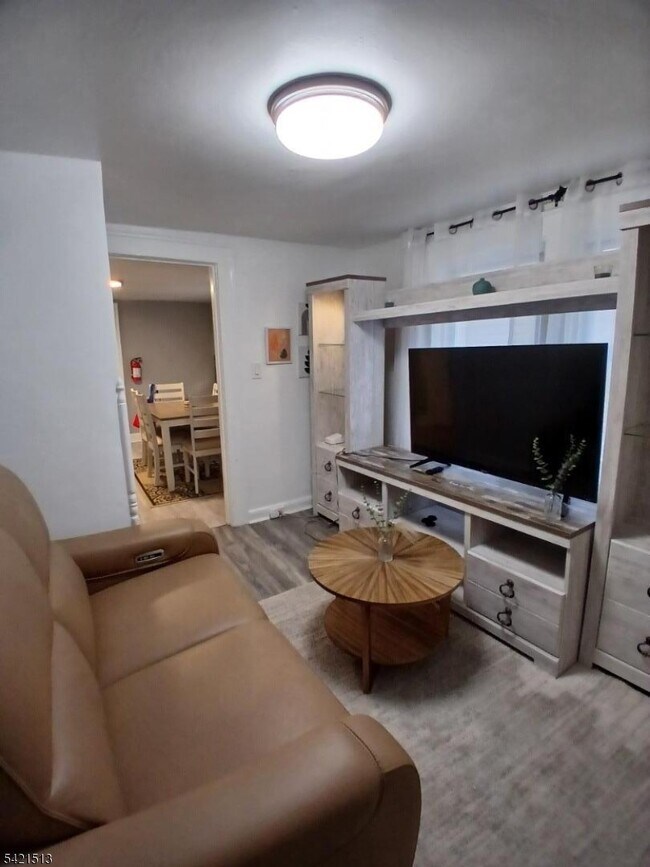 Building Photo - 17 Thomas St