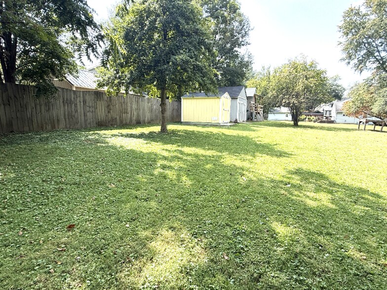 Building Photo - 11702 Kings Ln