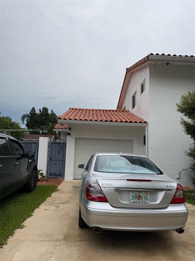 Building Photo - 1429 SW 103rd Ave
