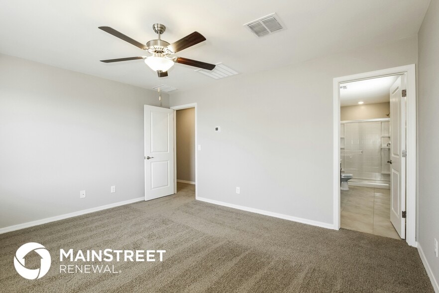 Building Photo - 3915 S 82nd Dr