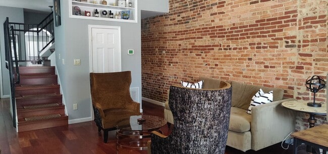 Building Photo - Chamring 2-Bedroom Locust Point Townhome w/ Deck