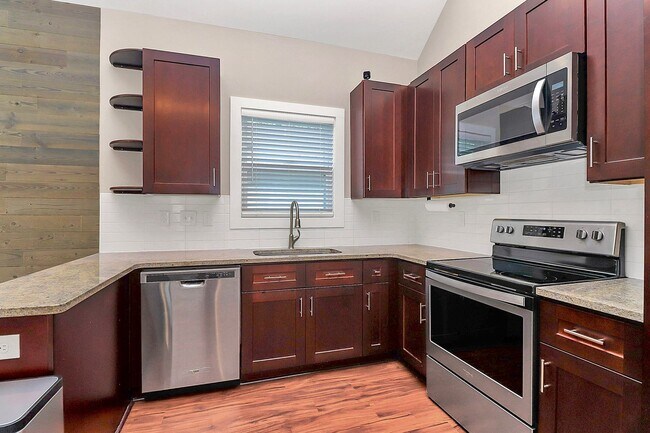 Building Photo - Newer Build Single Family in Washington Heights!