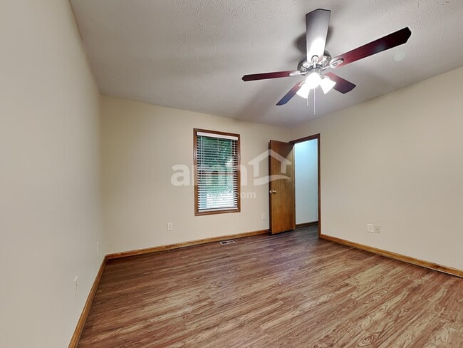 Building Photo - 517 Stone Path Ct