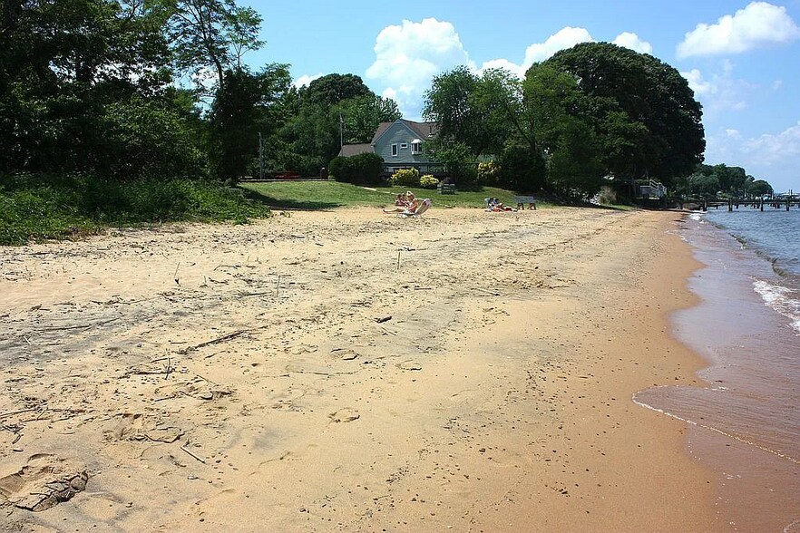 Privileged access to community beach - 1123 Little Magothy Vw