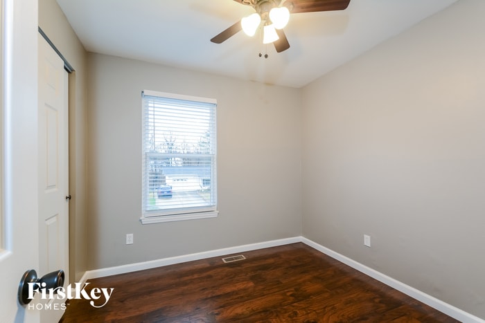 Building Photo - 22 Oak Forest Dr