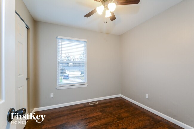 Building Photo - 22 Oak Forest Dr