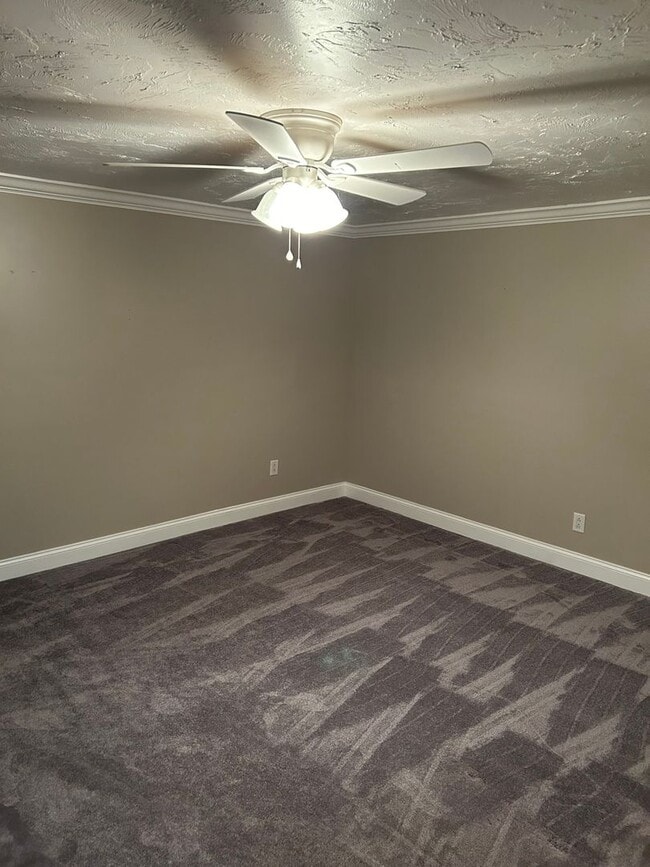 Building Photo - Modern Charm: 2 BR Home with Finished Basement, Pet Friendly, Assigned Parking, and Prime Location!