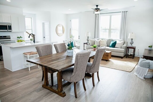 Building Photo - Beautiful 3bd townhome in Alcoa